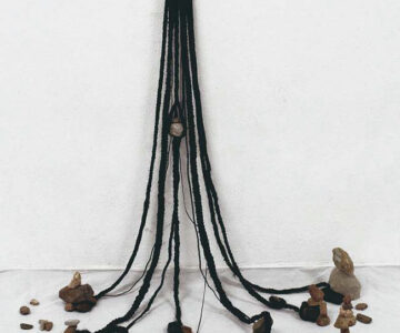 'Destinos', cabelo e pedras 156 x 158 x 90 cm, 2018 /  'Destinos', hair and stones 156 x 158 x 90 cm, 2018  