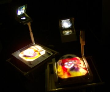ALL YOUR MEMORIES. Projectores, posters perfurados. Instalação, dimensões variàveis, 2010 / ALL YOUR MEMORIES, light projectors, holed posters. Installation, variable dimensions, 2010
