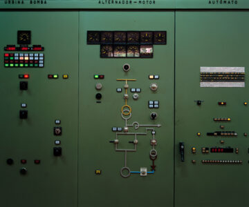 A central hidroeléctrica (Paisagens), impressão lambda, 176 x 143 cm, 2009/ Electrical power station, (Landscapes), lambda print, 176 x 143 cm, 2009.