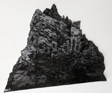 'Pele de pedra', recorte de papel fotográfico, 35 x 33 cm, 2022 // 'Stone skin', cut-out of photographic paper, 35 x 33 cm, 2022