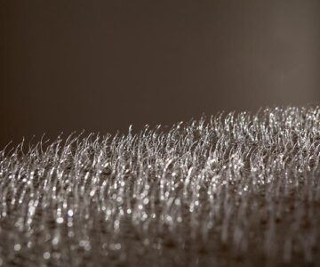 ‘superfície e profundidade’, ferro, vidro, 300cm x 60cm x 80cm, 2014 (fotografia por Carolina Thadeu) / ‘surface and depth’, steel, glass, 300cm x 60cm x 80cm, 2014 (photography by Carolina Thadeu)