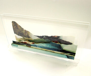 Found Landscape, Magazine Spine, Perspex / Paisagem Encontrada, Coluna de Revista, Acrilico / 15cm x 28cm x 3cm, 2017