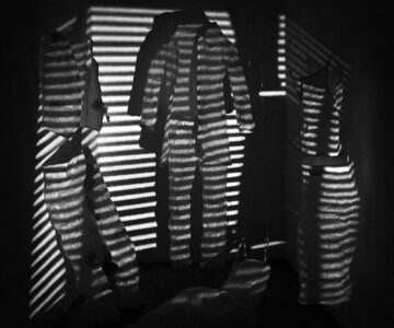 'Instrumental, a visual poem for memory', papel, projecção vídeo, instalação site specific, 2016 / 'Instrumental, a visual poem for memory', paper, video projection, site specific installation, 2016
