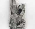 'Mineral Brando', tinta sobre pano cru e algodão, 19 x 10 cm, 2022 // 'Mineral Brando', ink on fabric and cotton, 19 x 10 cm, 2022